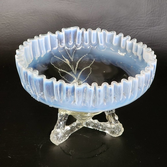 Dugan Winter Cabbage White Opalescent Ruffled Glass 3 Toed Footed Console Bowl - Picture 2 of 12